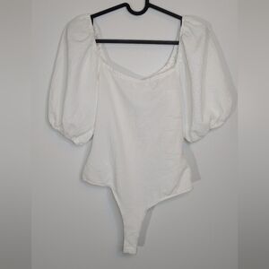 ASTR white crepe puff sleeve square neck bodysuit - size S